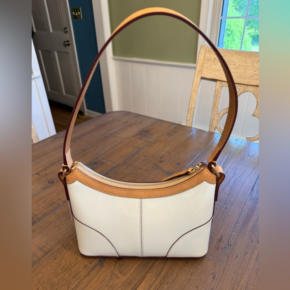 Dooney & Bourke Patent Leather Baguette White Shoulder Bag. NWOT - Picture 2 of 8